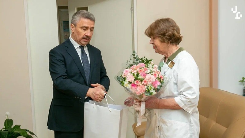 80-летний юбилей отметила заслуженный врач России из Кронштадта Людмила Брацлавская