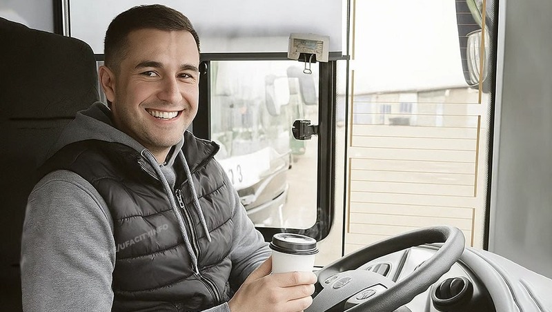 Мэр Мавлиев поздравил работников транспорта с профессиональным праздником