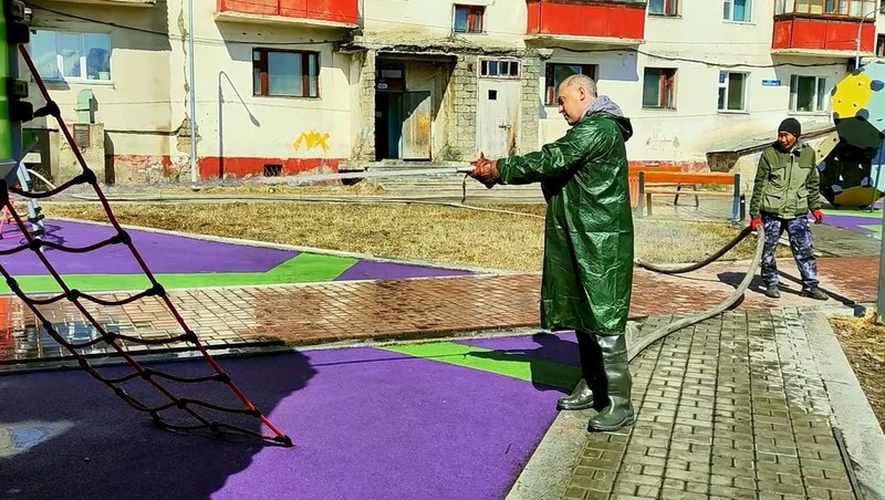 Месячник чистоты стартовал в Омсукчане