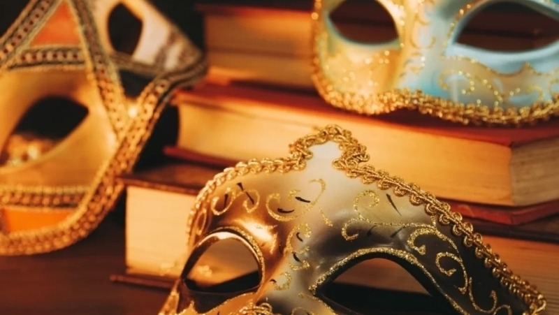 Д. Паслер поздравил жителей Свердловской области с Днём театра