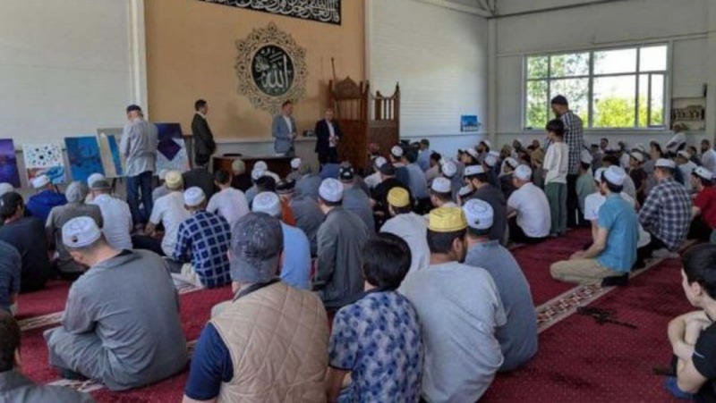 Д. Паслер поздравил мусульман Свердловской области с праздником Ураза-байрам