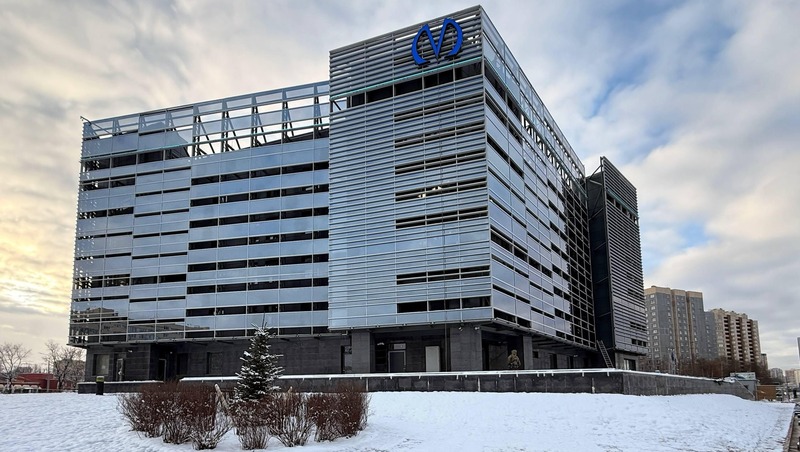 Благоустройство территории вокруг вестибюля «Юго-Западной» завершается в Петербурге