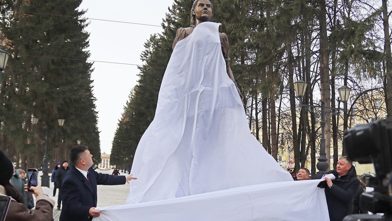 Памятник главному архитектору Черниковки М.Куприяновой открыли в Уфе