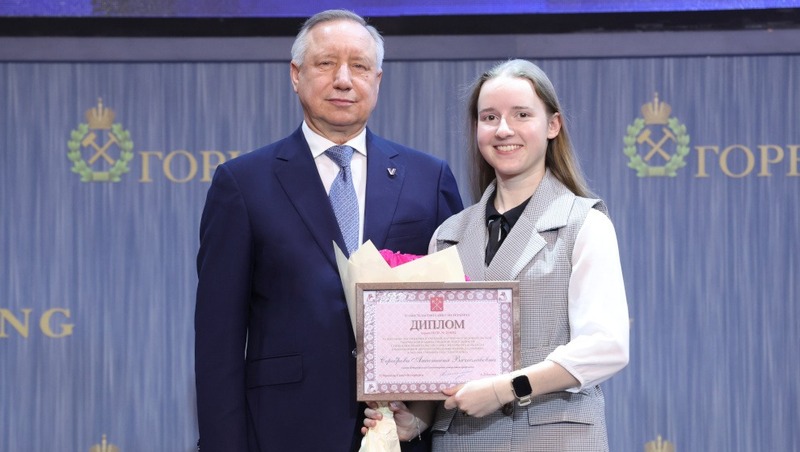 Беглов наградил молодых петербургских учёных и победителей городских научных конкурсов