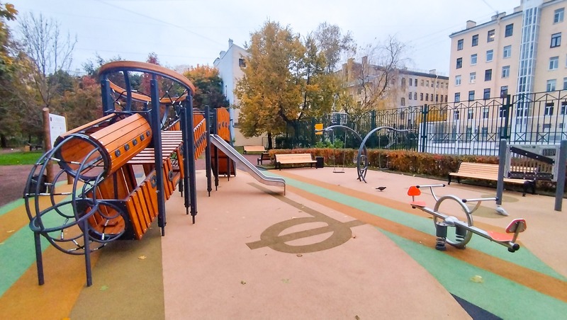 2 обновлённых сквера открыли в центре Петербурга