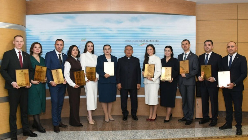 Минниханов наградил 12 победителей конкурса «Лучший госслужащий РТ»
