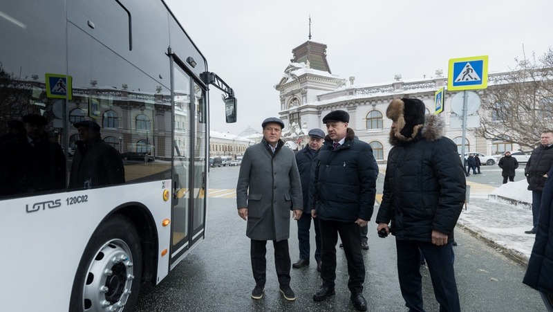 Метшину презентовали новый городской газомоторный автобус в Казани