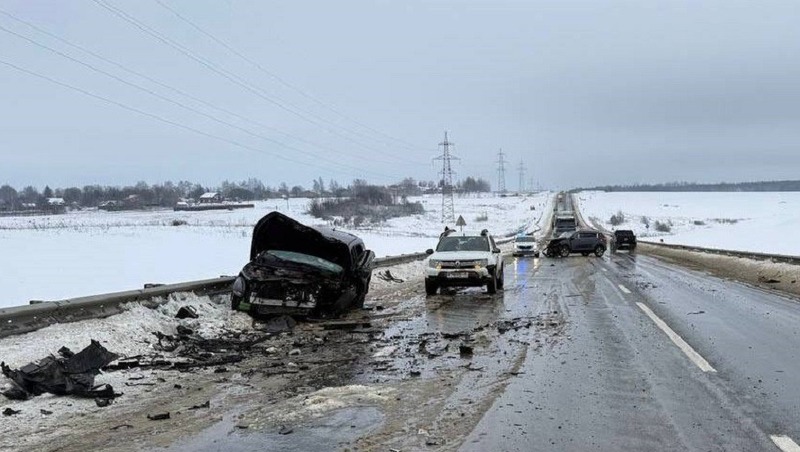 Женщину и подростка госпитализировали после массового ДТП в Михайловском районе