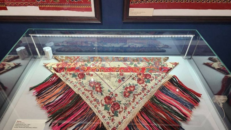 Рязанский исторический музей представил выставку платков и шалей в подмосковном Ступине