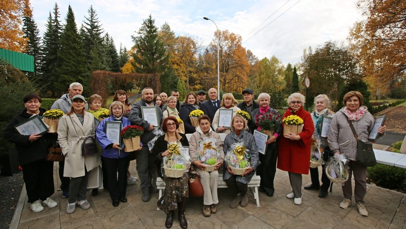 16 уфимцев наградили за лучшие клумбы и балконы в городском конкурсе