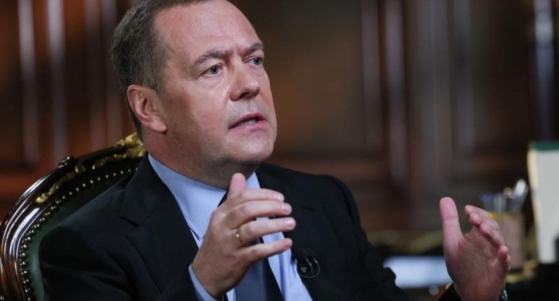 Медведев: выделенные Украине 100 млрд долларов были разворованы