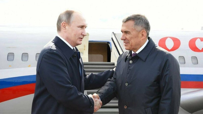 Минниханов поздравил Путина с днём рождения