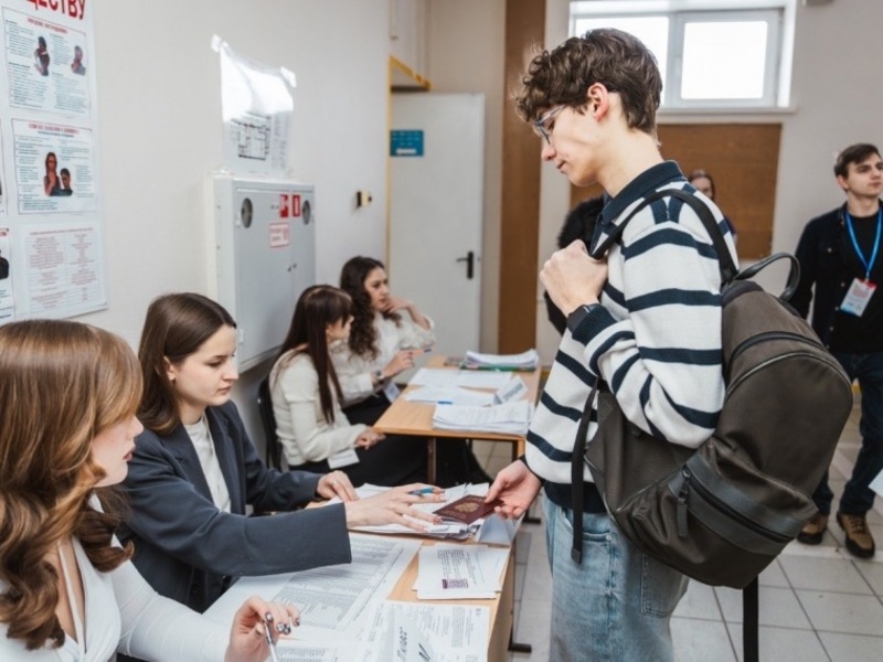 Более 180 старшеклассников встретились на Всероссийской олимпиаде школьников по обществознанию в...
