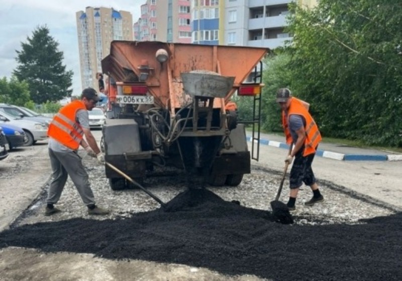 На омском Левобережье обновят 120 тротуаров и проездов
