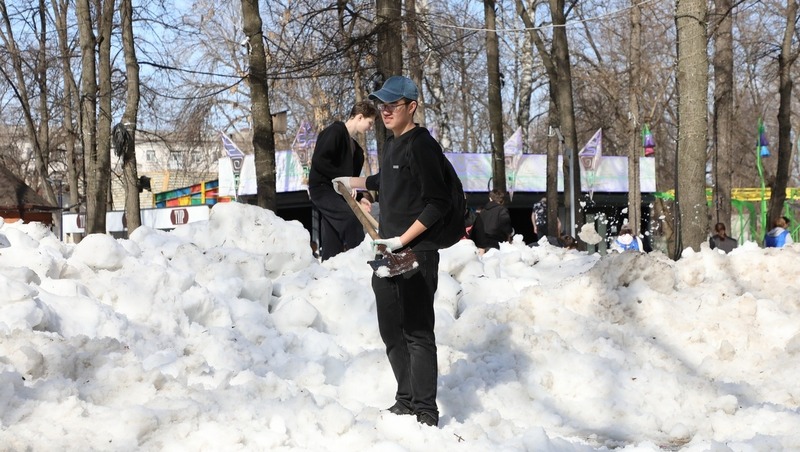 Более 58 тыс. человек вышли на первый общегородской субботник в Уфе