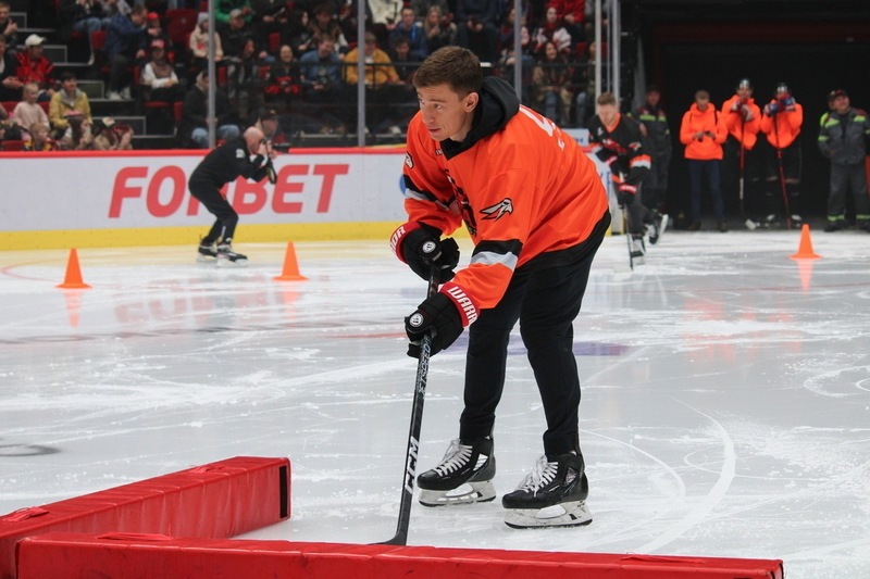 Защитник омского «Авангарда» Шарипзянов оформил хет-трик в матче с «Трактором»