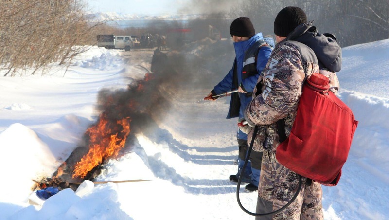 Большой условный пожар потушили магаданцы вблизи пос. Палатка