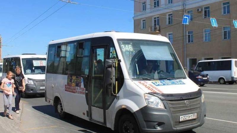 Автобусы ПП‑8 задействовали для поддержки ремонта теплосетей в Омске