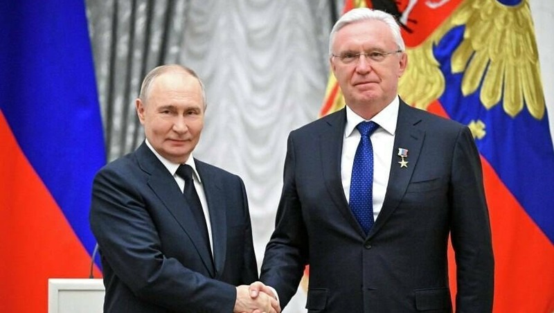 Путин вручил главе челнинского автогиганта Когогину звезду Героя Труда