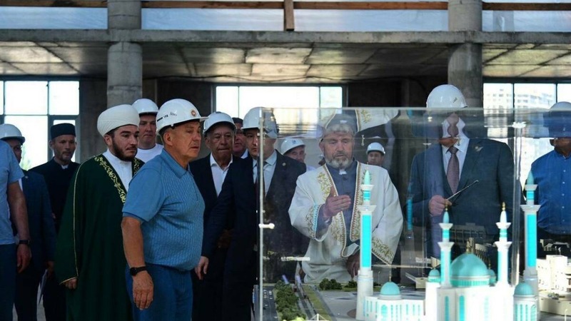 Минниханов поручил завершить строительство мечети «Джамиг» в Челнах