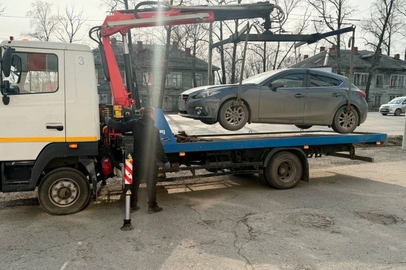 Иномарку неплательщика алиментов из Хабаровска арестовали судебные приставы