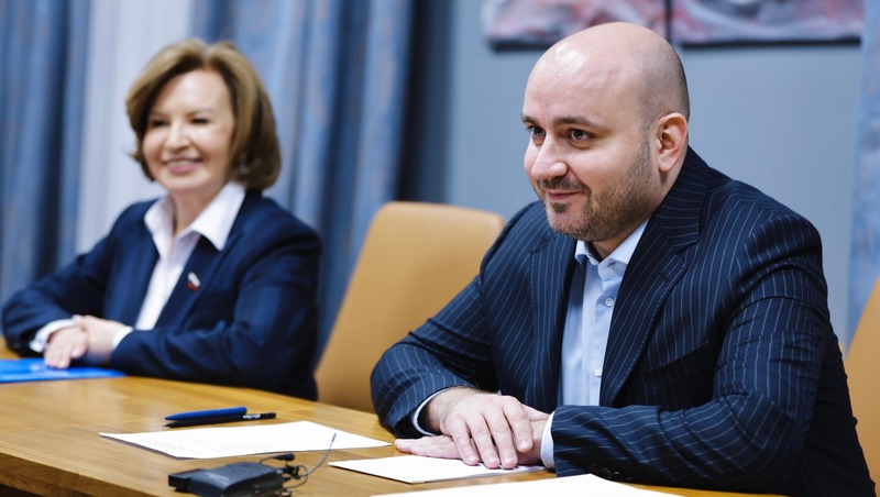 Федорищев вручил медаль Совета Федерации «За проявленное мужество» дочери участника СВО