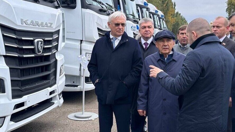 Минниханов приехал в Челны для участия в мероприятиях Дня машиностроителя