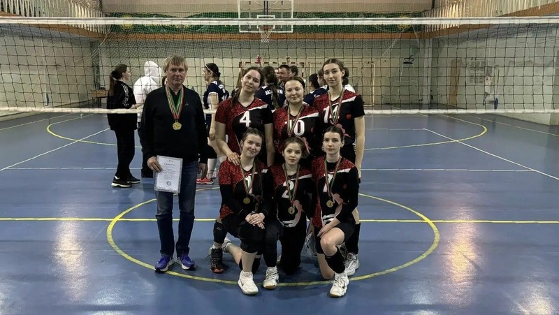 Студентки из Елабуги стали чемпионками спортивной лиги РТ по волейболу