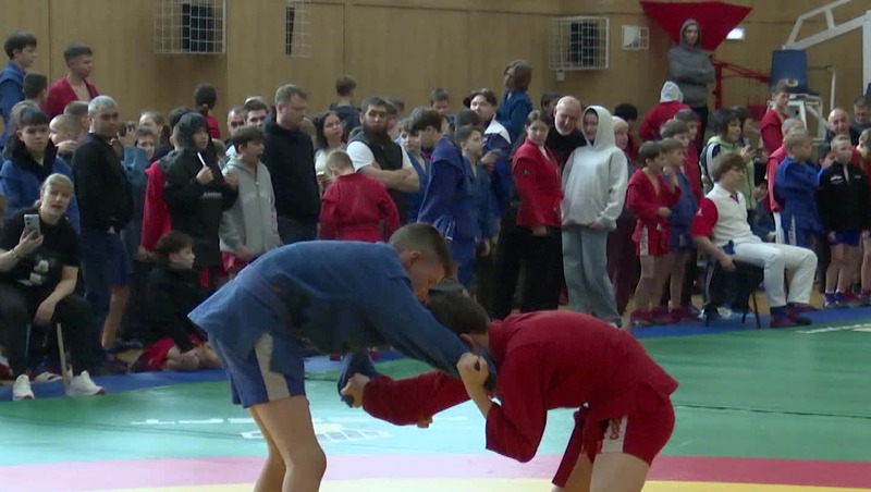 220 спортсменов выступили на первенстве РТ по самбо