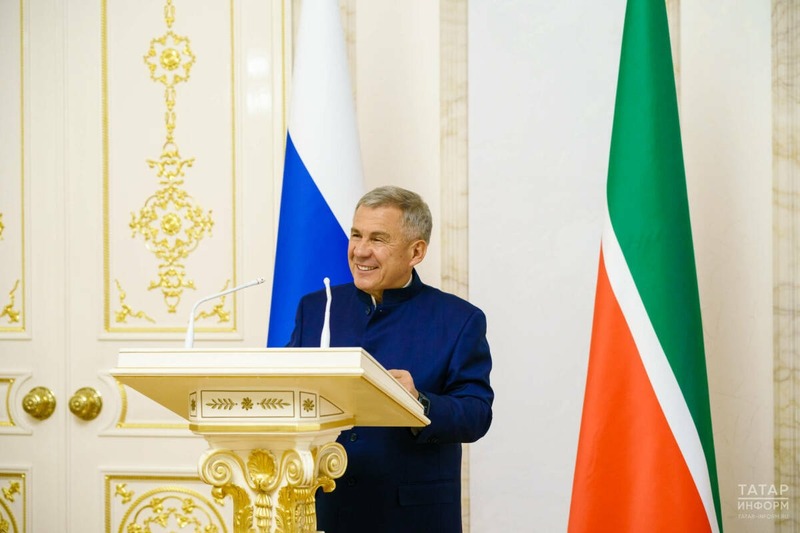 Минниханов поздравил жителей Татарстана с Днем русского языка