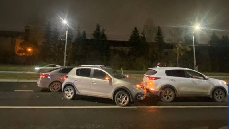 2 иномарки столкнулись на перекрестке Зорге и Даурской в Казани