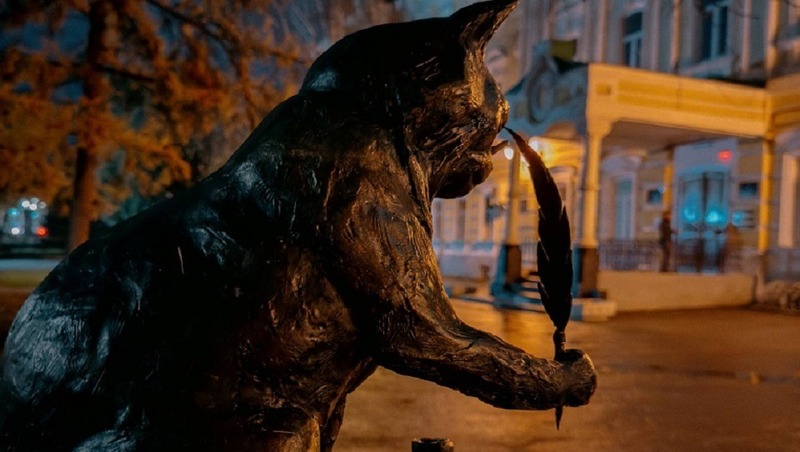 Скульптуру Кота учёного восстановили в Рязани