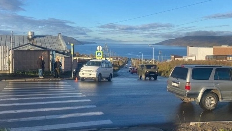 Минивэн сбил велосипедиста на перекрестке в Магадане