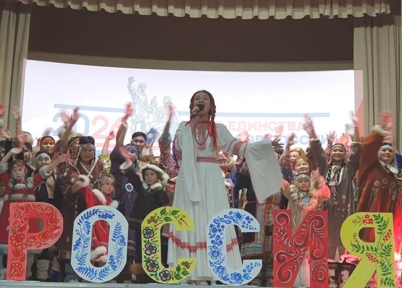 Праздником с северным колоритом открыли Год единства народов России в пос. Стекольном