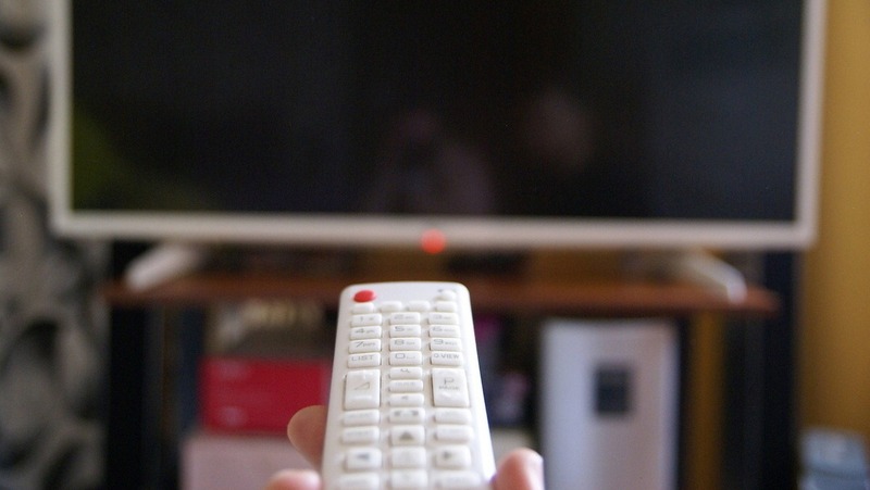 Первый бесплатный зимний кинотеатр под открытым небом открылся в Омске