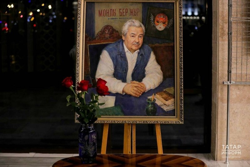 Равиль Шарафиев побывал на выставке Марселя Салимжанова