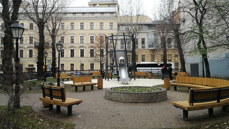 5 скверов благоустроили в 2025 году в Центральном районе Петербурга