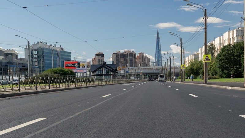 Более 14 км дорог отремонтировали в Приморском районе Петербурга