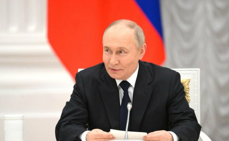 Владимир Путин поздравил с Днем ВДВ и подчеркнул мужество десантников
