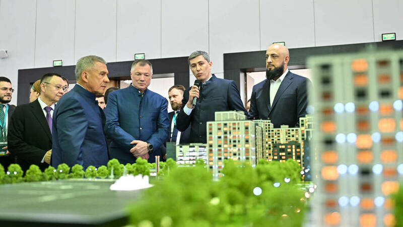 Минниханов и Хуснуллин посетили выставку в сфере недвижимости на КазаньФоруме