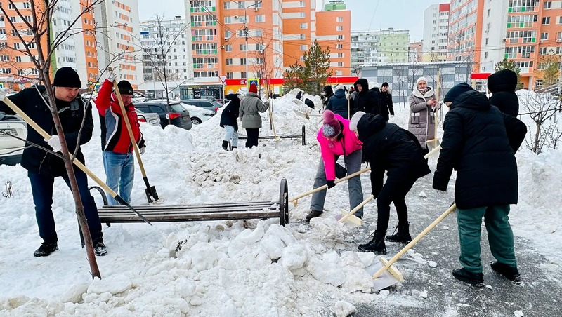 Около 23 тыс. горожан вышли на субботник по уборке снега в Уфе
