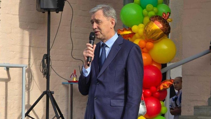 Спикер Заксобрания Омской области в День знаний посетил школу и университет