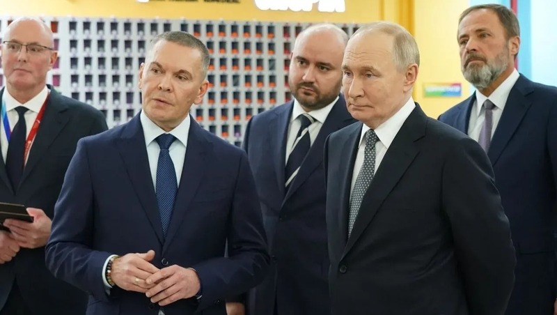 Путин осмотрел ФОК «Орбита» в рамках спортивного форума в Самаре