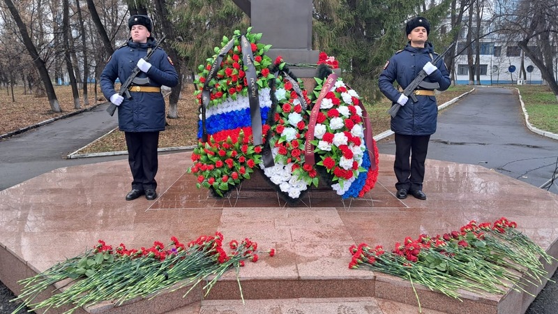 Около 150 свердловчан приняли участие в мероприятиях, посвященных Дню памяти сотрудников МВД