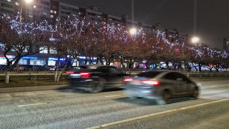 Новогоднюю иллюминацию включили на пр. Мира в Челнах