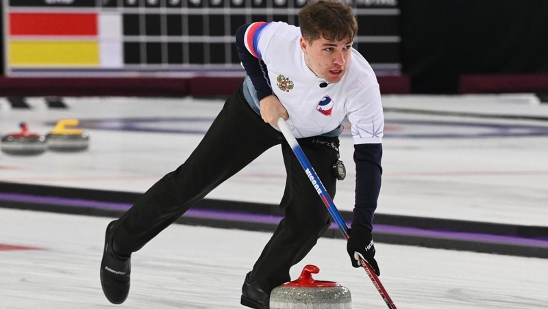 Юниорские сборные России по кёрлингу допустили к международным соревнованиям с флагом и гимном