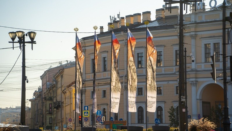 Праздничное оформление к 75-летию спецназа России установили в Петербурге