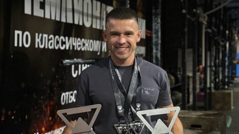 Омич Алексей Рябокляч стал чемпионом России по стритлифтингу