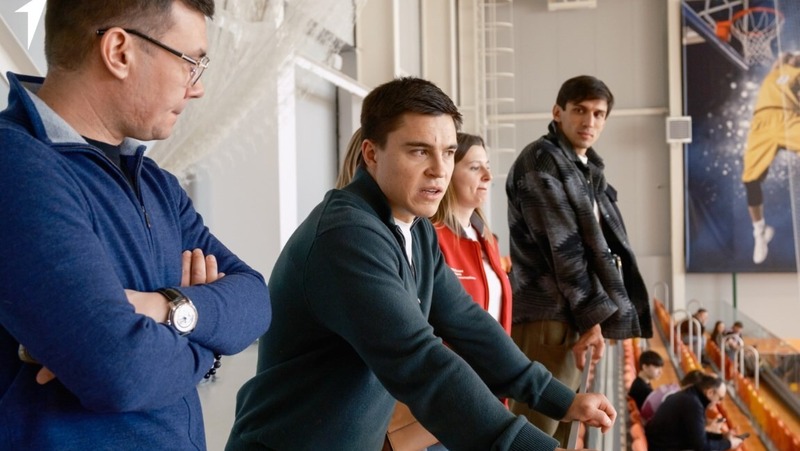 Олимпийский чемпион Н. Нагорный встретился с молодежью Магадана