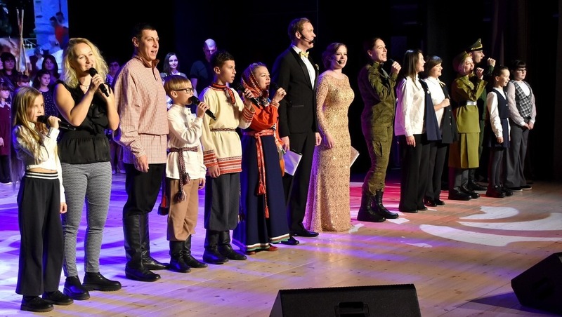 26 многодетных семей наградили в преддверии Дня матери в Рязани